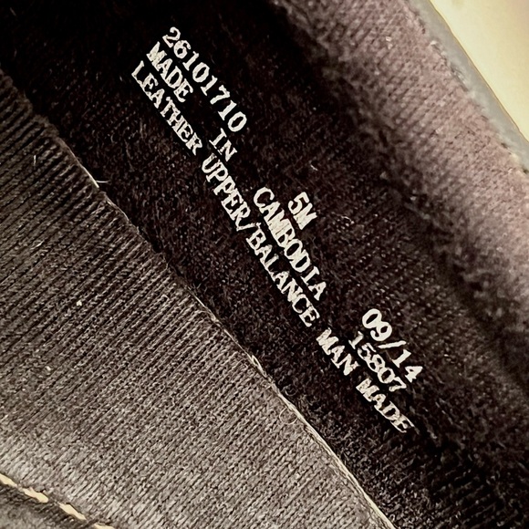 ❗️Sold❗️Clarks Slide On Leather Buckle Shoes - Picture 9 of 9